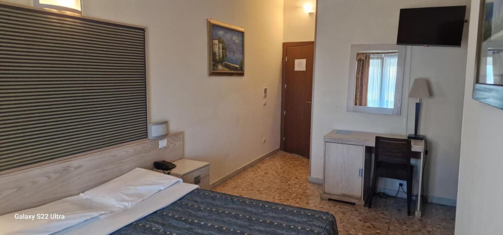 Hotel Chopin Fiumicino Exterior photo