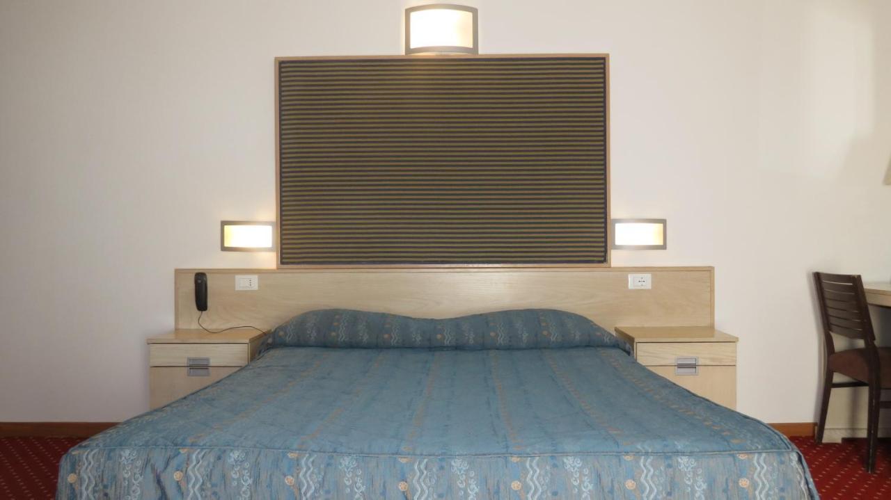 Hotel Chopin Fiumicino Exterior photo